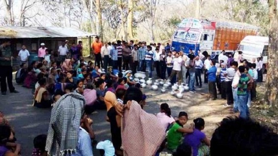 People blocked NH-44 in demand of drinking water: Two hoursâ€™ blockade ended after the assurance from Senior officials